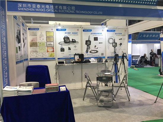 法蘭克福汽配展亞泰光電展臺前展示的工業(yè)內(nèi)窺鏡、視頻內(nèi)窺鏡等產(chǎn)品